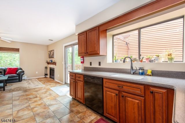 24 Faesch Ct, Rockaway Twp., NJ 07866