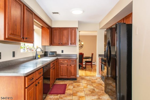 24 Faesch Ct, Rockaway Twp., NJ 07866