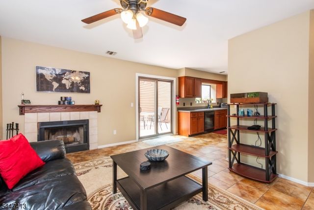24 Faesch Ct, Rockaway Twp., NJ 07866