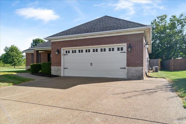 6022 Glen Oak Court, Newburgh, IN 47630