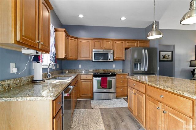 6022 Glen Oak Court, Newburgh, IN 47630