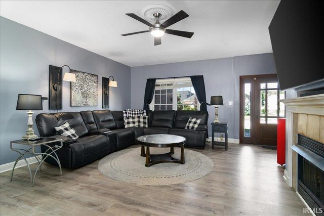 6022 Glen Oak Court, Newburgh, IN 47630