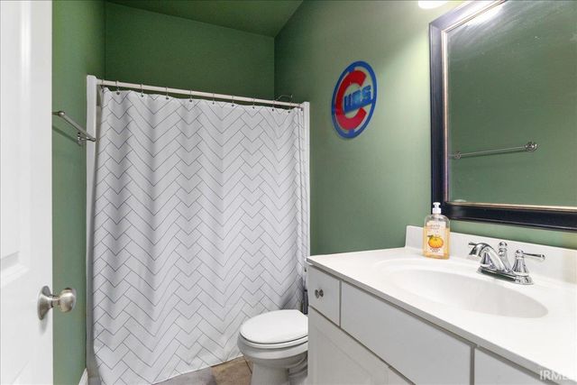 6022 Glen Oak Court, Newburgh, IN 47630