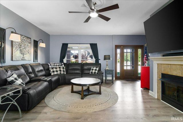 6022 Glen Oak Court, Newburgh, IN 47630