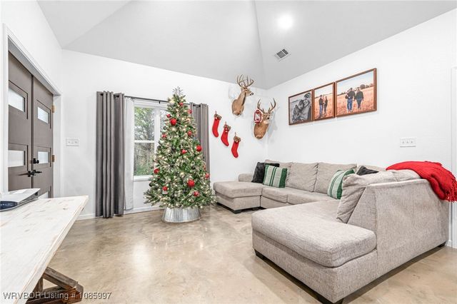 8207 Ouachita Drive, Hackett, AR 72937