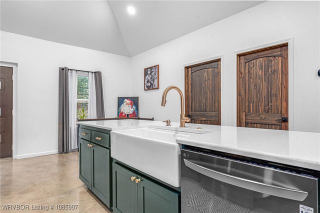 8207 Ouachita Drive, Hackett, AR 72937