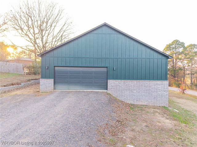 8207 Ouachita Drive, Hackett, AR 72937