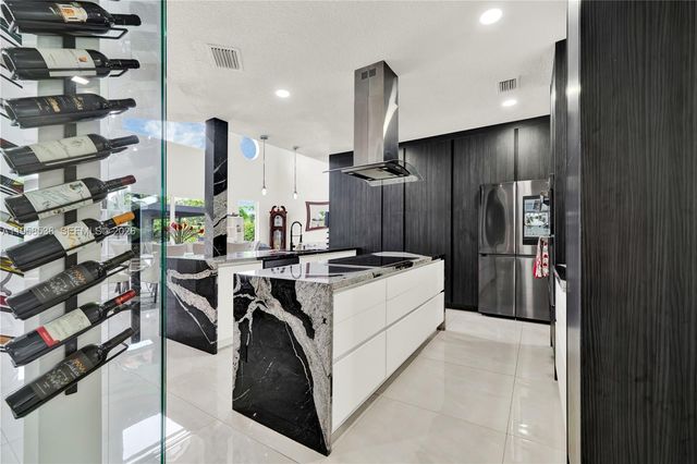 12301 NW 18th St, Plantation, FL 33323