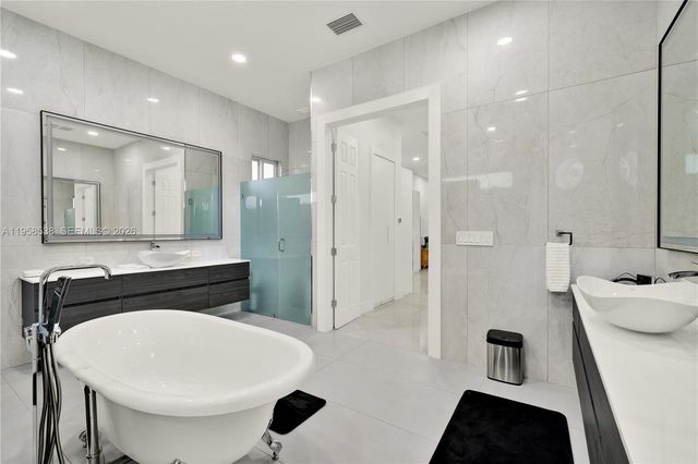 12301 NW 18th St, Plantation, FL 33323