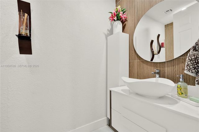 12301 NW 18th St, Plantation, FL 33323