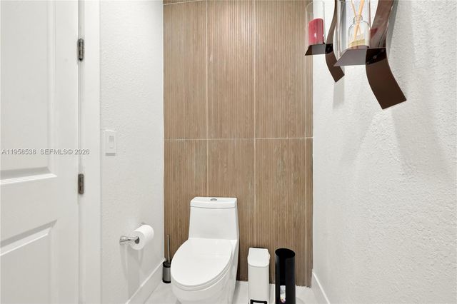 12301 NW 18th St, Plantation, FL 33323