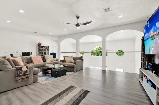 12301 NW 18th St, Plantation, FL 33323