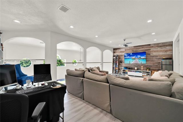 12301 NW 18th St, Plantation, FL 33323