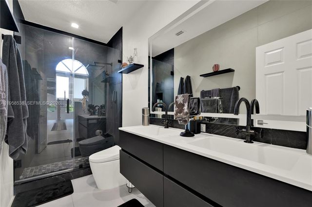 12301 NW 18th St, Plantation, FL 33323