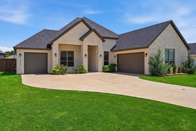1525 Blue Lake Drive, Burleson, TX 76058