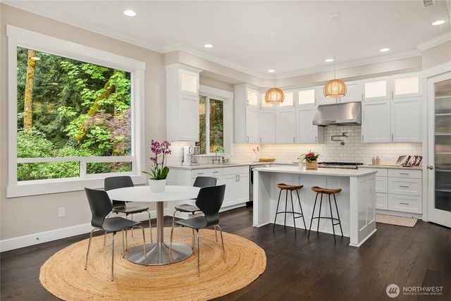 6903 NE New Brooklyn Road, Bainbridge Island, WA 98110