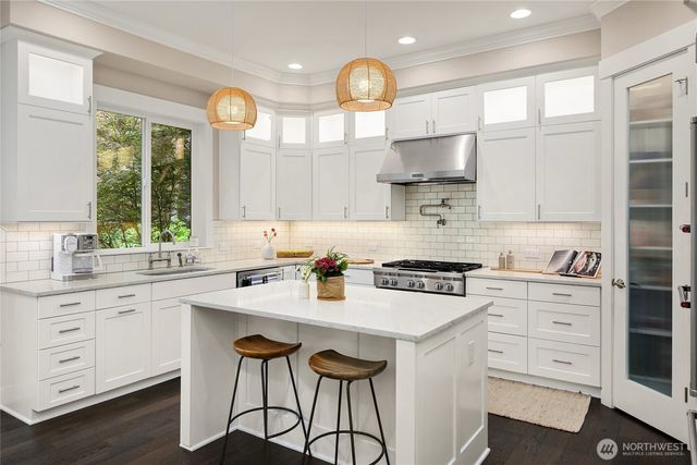 6903 NE New Brooklyn Road, Bainbridge Island, WA 98110