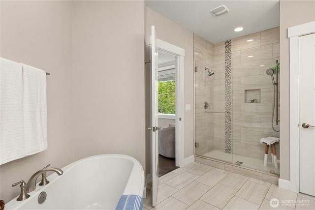 6903 NE New Brooklyn Road, Bainbridge Island, WA 98110