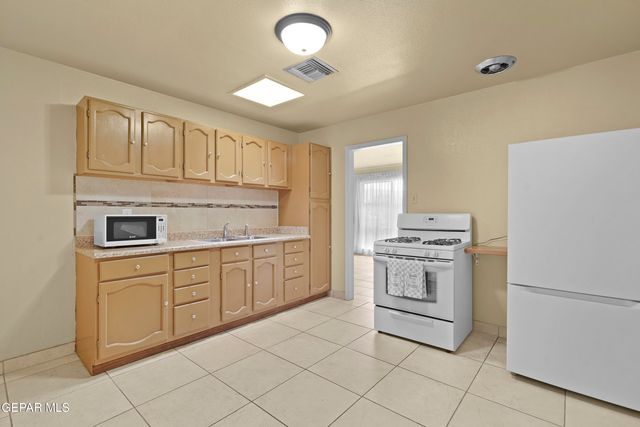 9132 MOUNT ETNA Drive, El Paso, TX 79924