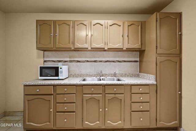 9132 MOUNT ETNA Drive, El Paso, TX 79924