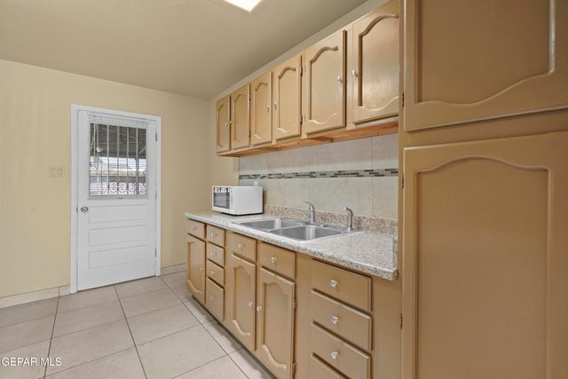 9132 MOUNT ETNA Drive, El Paso, TX 79924