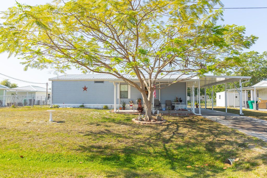 2160 SE 25th Drive, Okeechobee, FL 34974