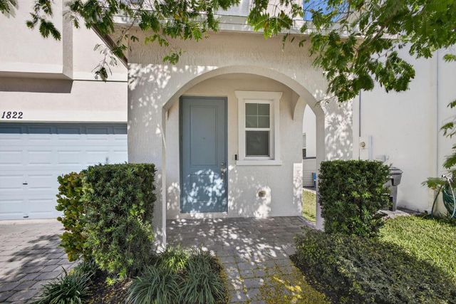 1822 Lake Cove Drive, Lake Worth, FL 33460