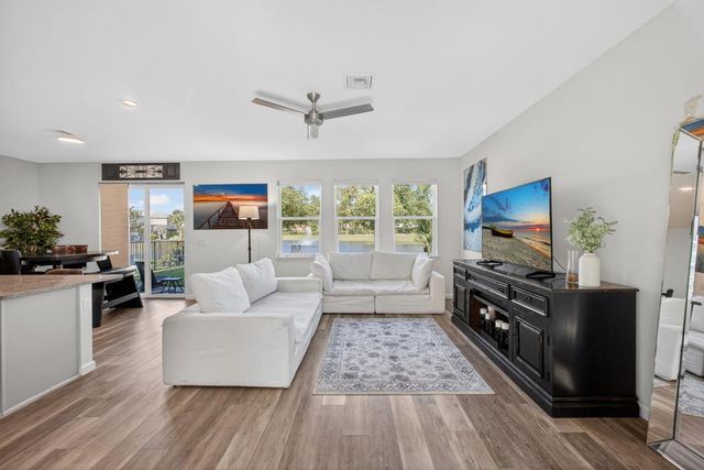 1822 Lake Cove Drive, Lake Worth, FL 33460