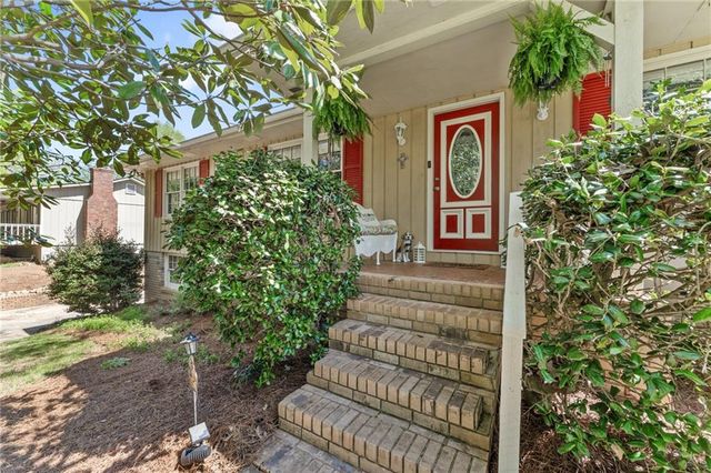 2062 Cezar NW Drive, Kennesaw, GA 30152