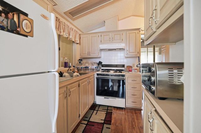 70200 Dillon Road 180, Desert Hot Springs, CA 92241