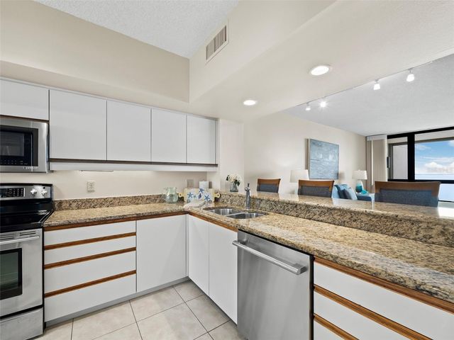 2020 HARBOURSIDE DRIVE 442, Longboat Key, FL 34228
