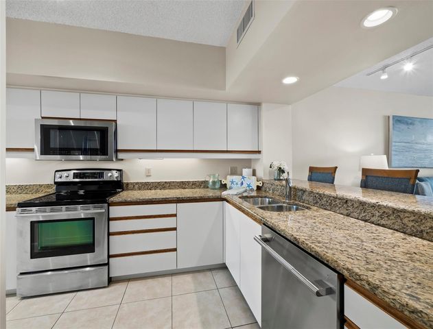 2020 HARBOURSIDE DRIVE 442, Longboat Key, FL 34228