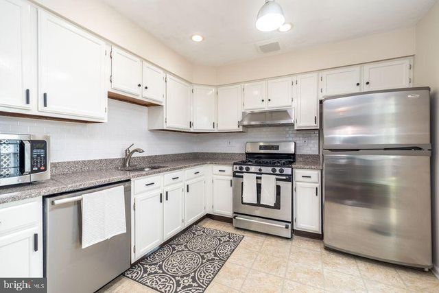 272 STANFORD PL, Newtown, PA 18940