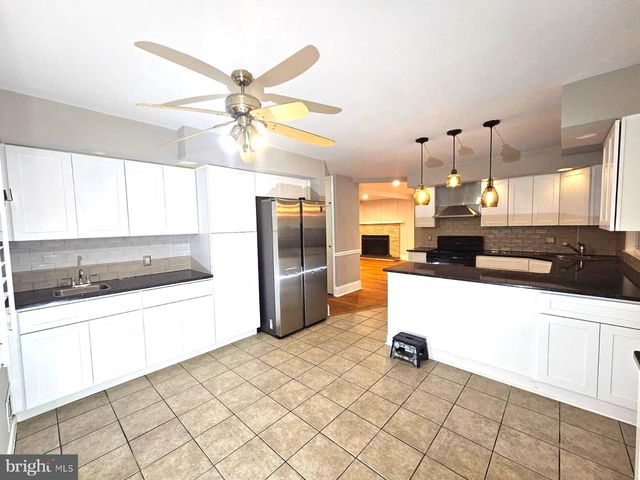 400 MARPLE RD, Broomall, PA 19008