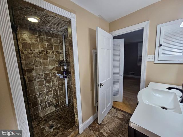 400 MARPLE RD, Broomall, PA 19008