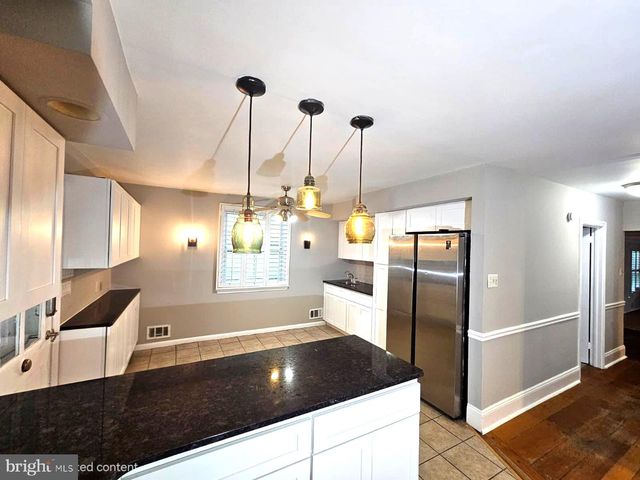 400 MARPLE RD, Broomall, PA 19008