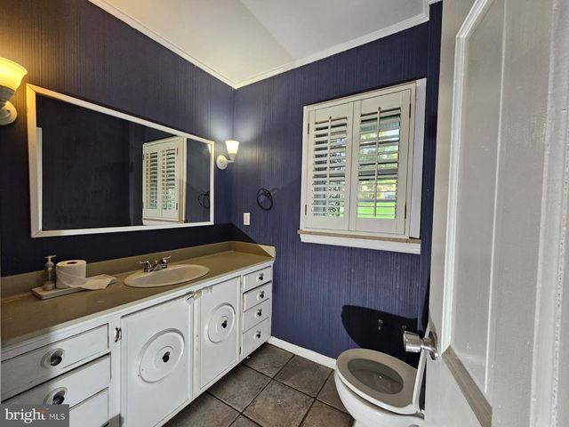 400 MARPLE RD, Broomall, PA 19008