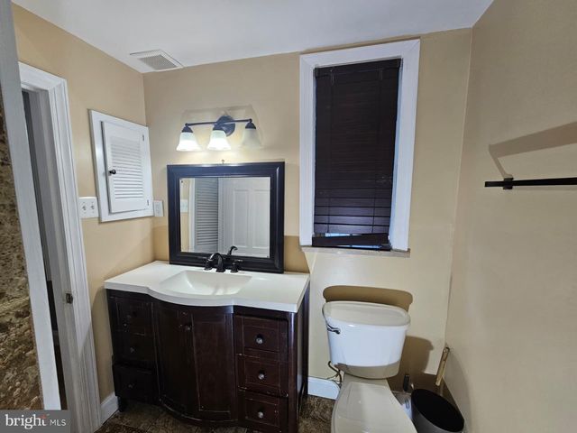 400 MARPLE RD, Broomall, PA 19008