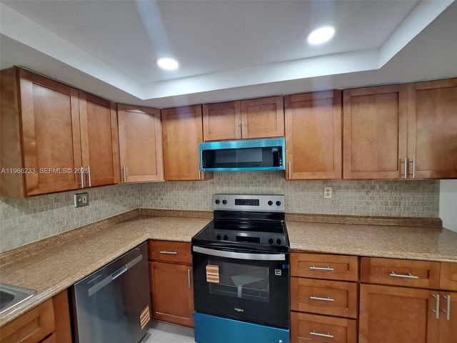 5100 SW 90th Ave 208, Cooper City, FL 33328