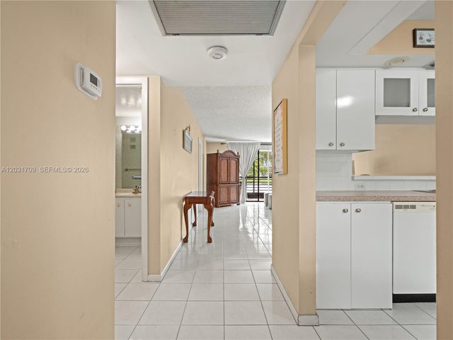 901 Colony Point Circle 112, Pembroke Pines, FL 33026