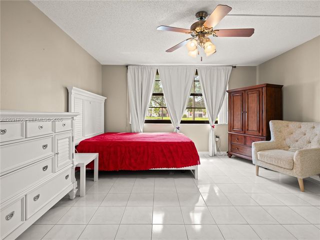 901 Colony Point Circle 112, Pembroke Pines, FL 33026