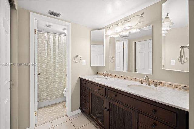 901 Colony Point Circle 112, Pembroke Pines, FL 33026
