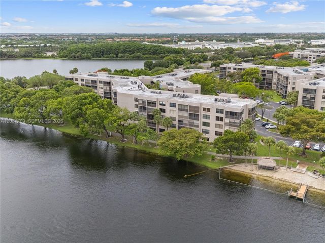 901 Colony Point Circle 112, Pembroke Pines, FL 33026