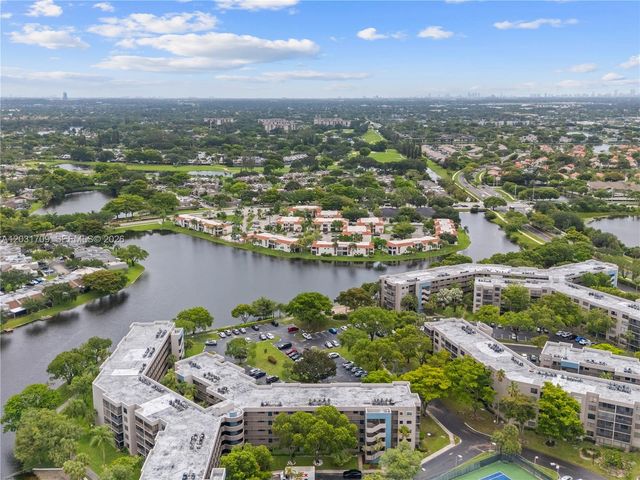 901 Colony Point Circle 112, Pembroke Pines, FL 33026