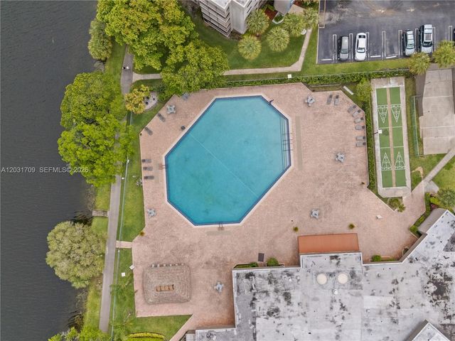 901 Colony Point Circle 112, Pembroke Pines, FL 33026