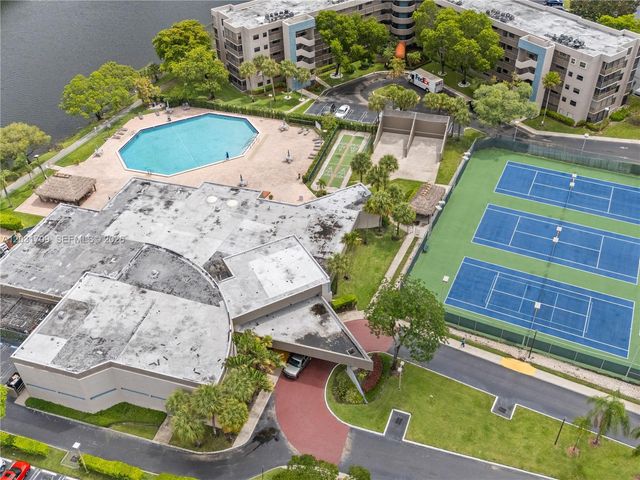 901 Colony Point Circle 112, Pembroke Pines, FL 33026
