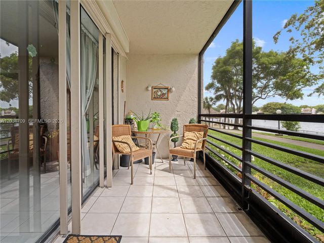 901 Colony Point Circle 112, Pembroke Pines, FL 33026