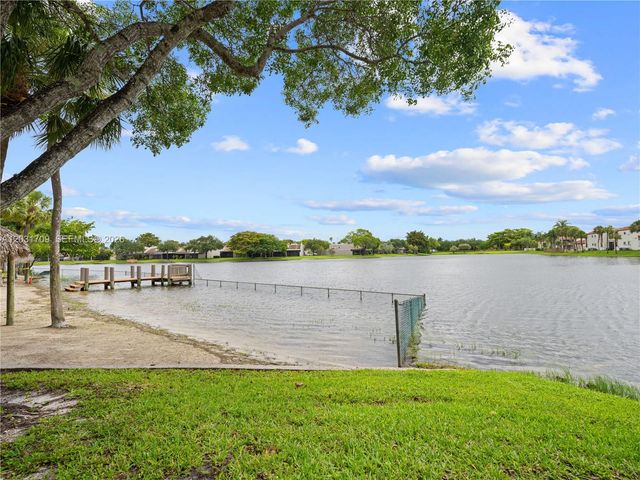 901 Colony Point Circle 112, Pembroke Pines, FL 33026