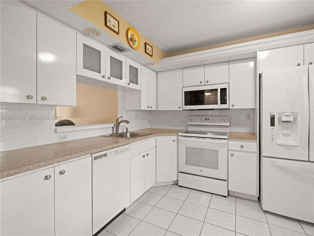 901 Colony Point Circle 112, Pembroke Pines, FL 33026