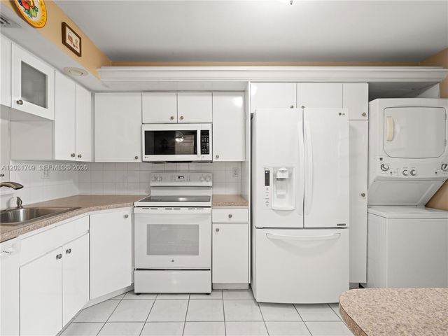 901 Colony Point Circle 112, Pembroke Pines, FL 33026